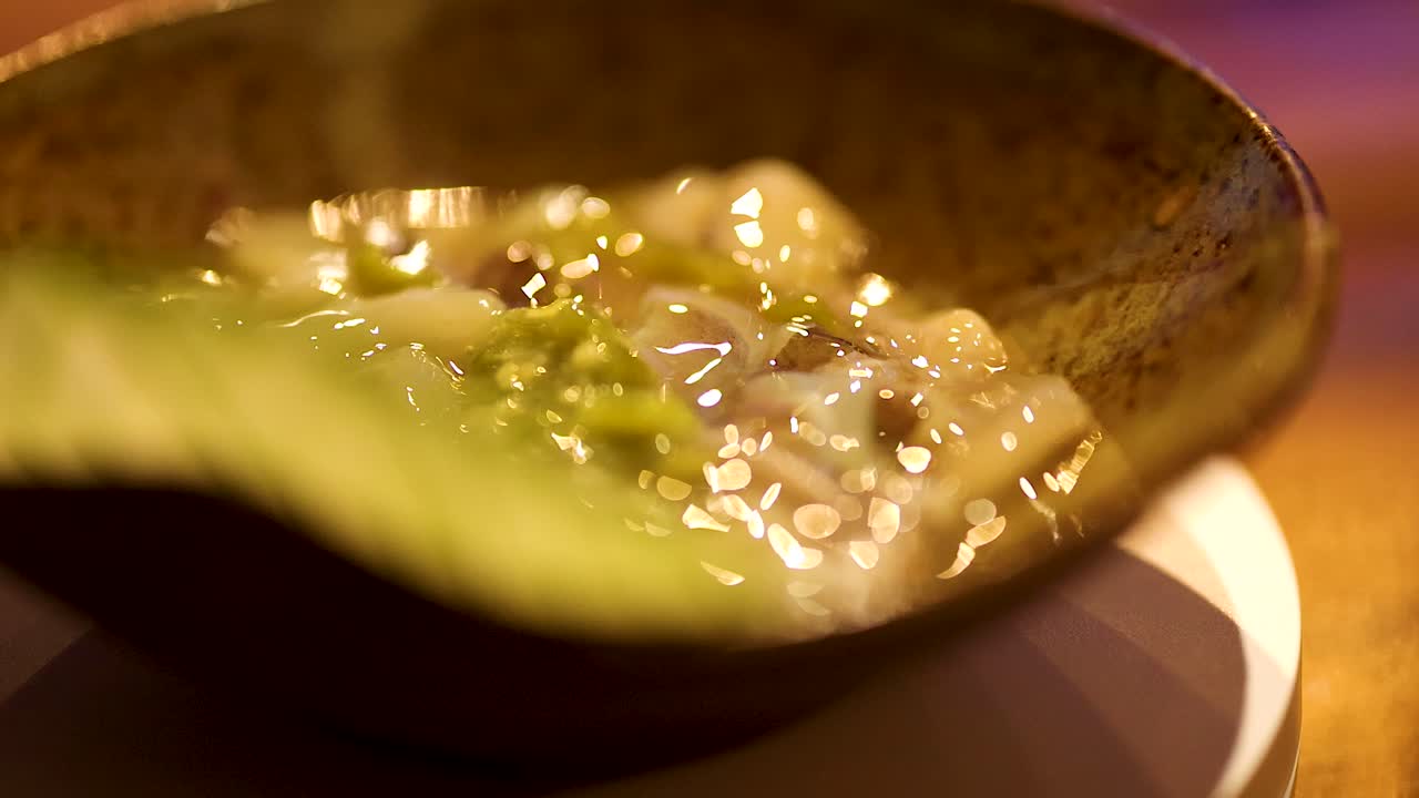 전통적인 일본 요리가 제공되는 클로즈업