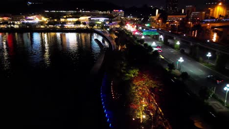 Luftaufnahme-Der-Sentosa-Promenade-In-Singapur-Bei-Nacht