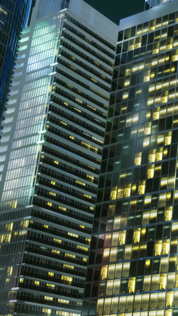 Prédios da cidade brilham à noite com luzes e reflexos nas janelas de vidro.