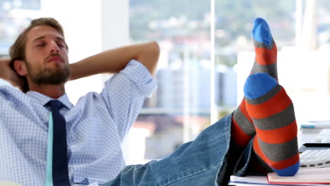 Businessman-sleeping-at-work