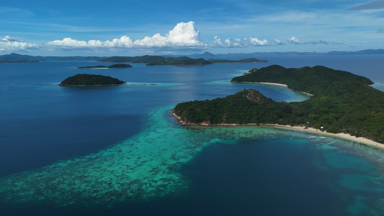 una isla paradisíaca tropical con aguas turquesas
