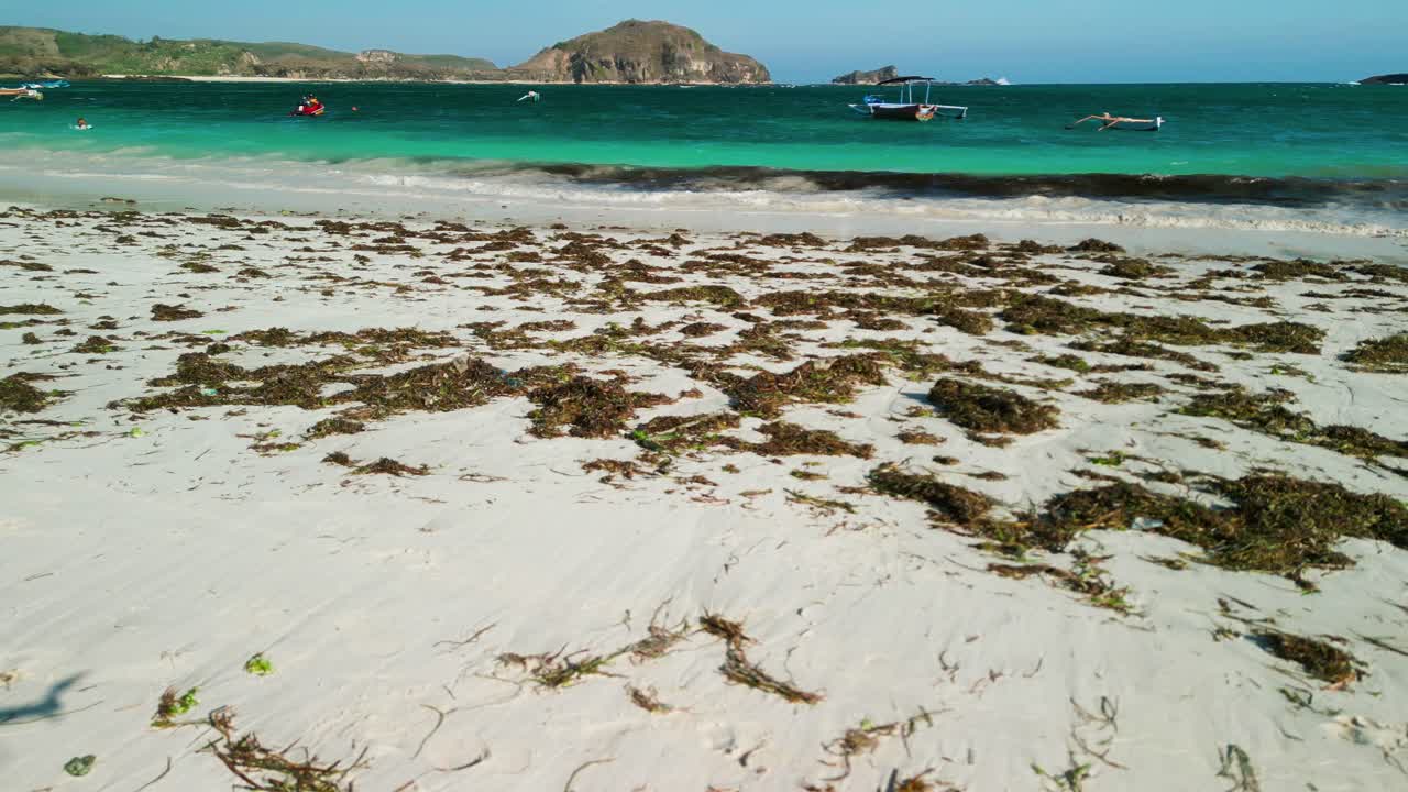 Dronun Lombok TanjungAan Plajı'ndaki genel görünümü.