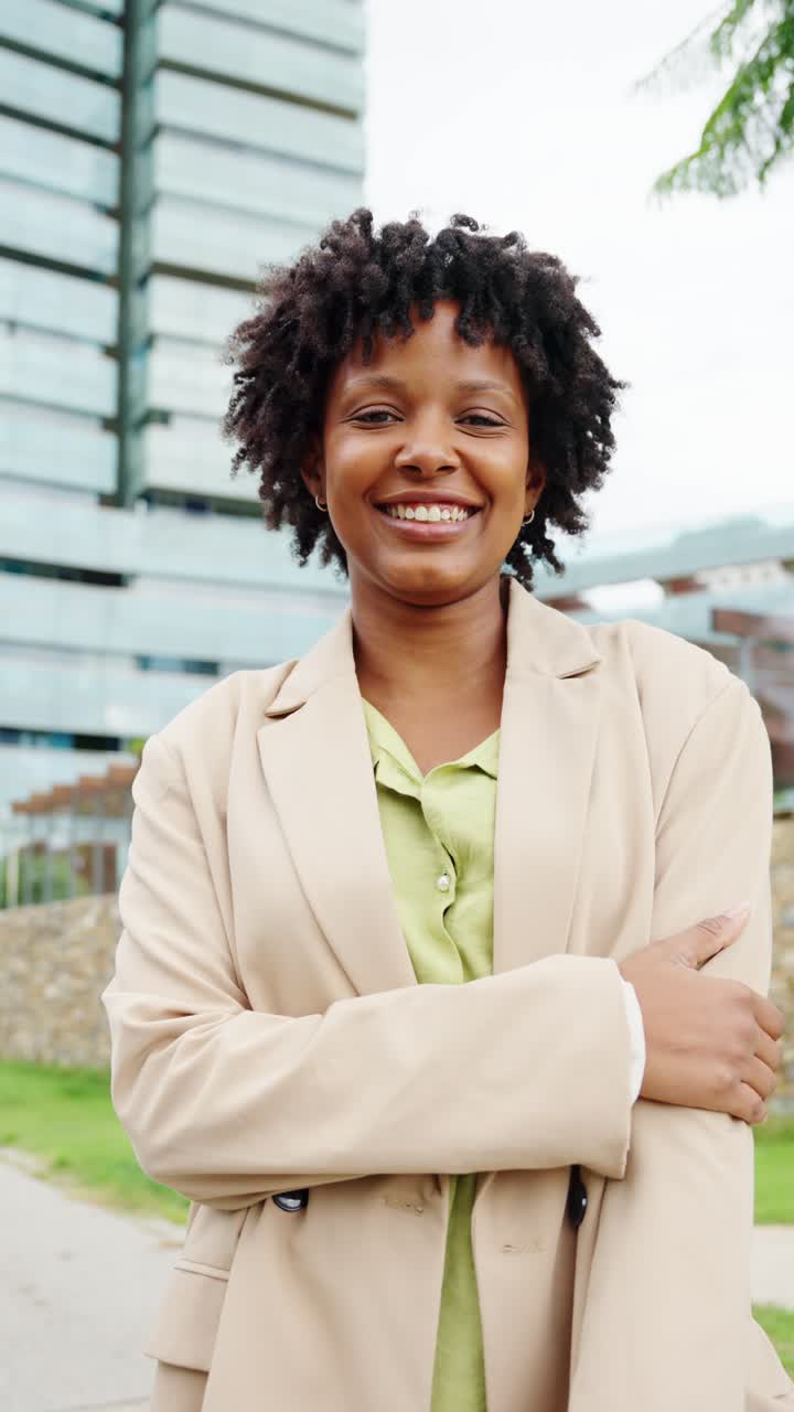 retrato de una mujer de negocios confiada