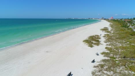 empty florida beach due to covid-19 quarantine