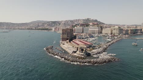 Fortified-seafront-Castel-dell'Ovo---Bay-of-Naples,-Italy