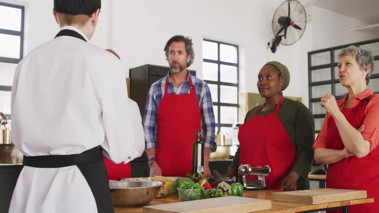 cocineros hablando de comida