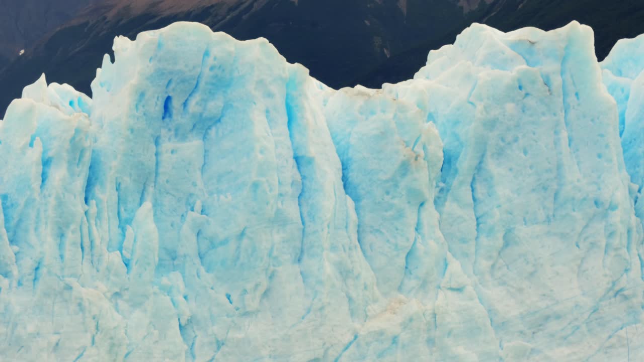 glaciar perito moreno borde textura de primer plano, agua helada azul y blanca parque nacional argentina los glaciares, destino de viaje patagónico