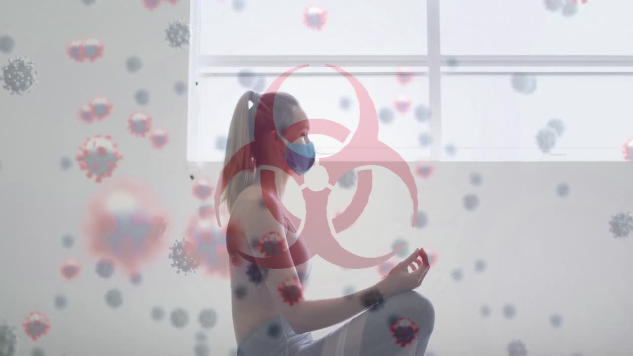 코로나19 세포가 떠다니는 애니메이션 백인 여성이 마스크를 쓰고 명상하고 있습니다.