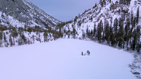 Vista-Aérea-Del-Lago-Eagle,-Lago-Tahoe,-Desierto-De-Desolación,-California