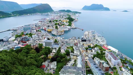 Luftaufnahmen-Der-Stadt-Alesund,-Norwegen