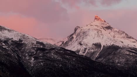 amanecer sobre montañas nevadas 1