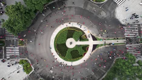 Luftdrohnenaufnahme-Der-Läufer-Des-Mexiko-stadtmarathons-In-Polanco