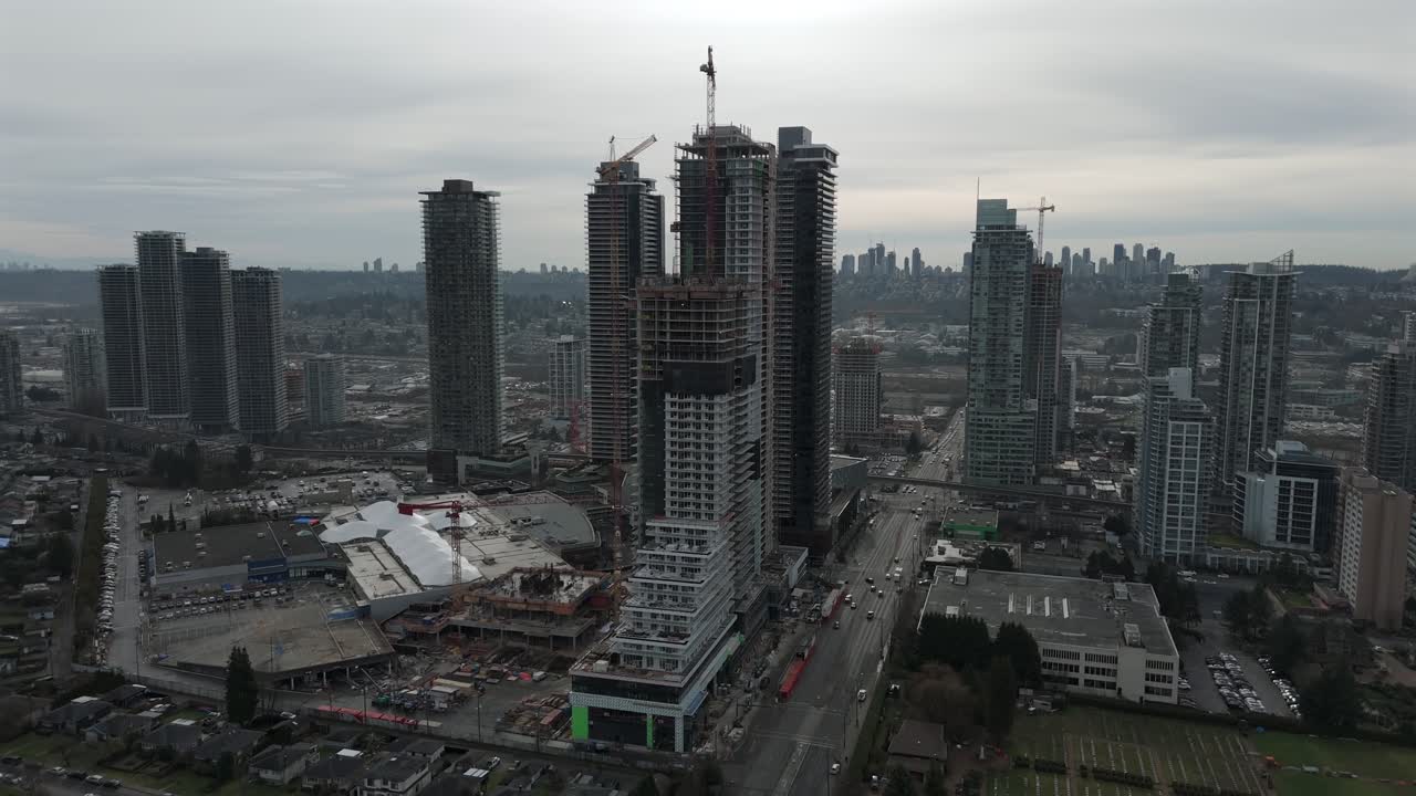 Desenvolvimento Residencial Gilmore Place em construção em Burnaby, Colúmbia Britânica, Canadá - Imagem de Drone.