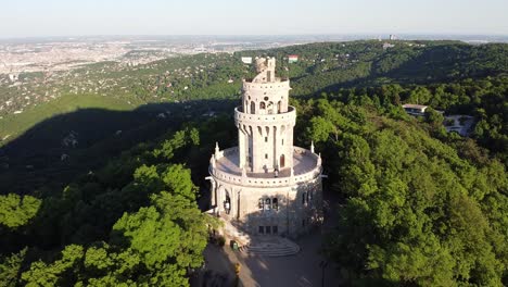 Budapest-in-the-background-of-the-Elizabeth-tower