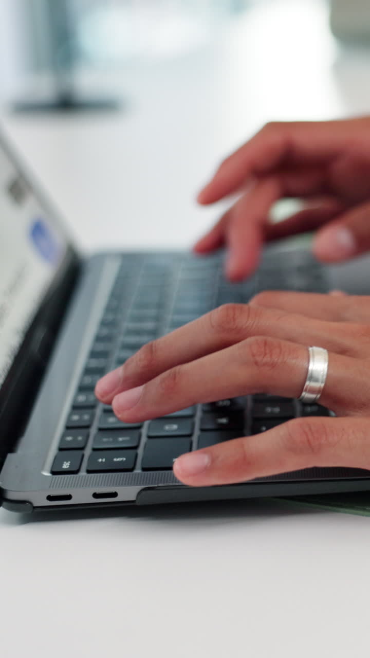 Taster på et laptop-tastatur
