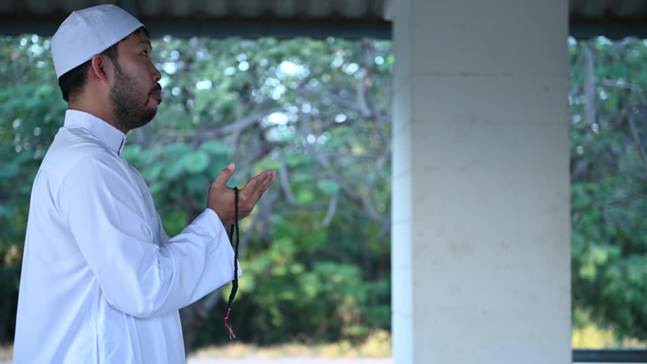 실루 젊은 아시아 무슬림