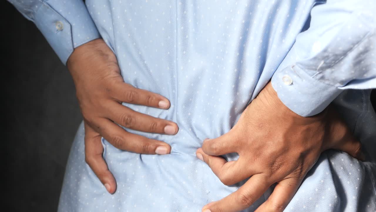 허리 통증이 있는 남자