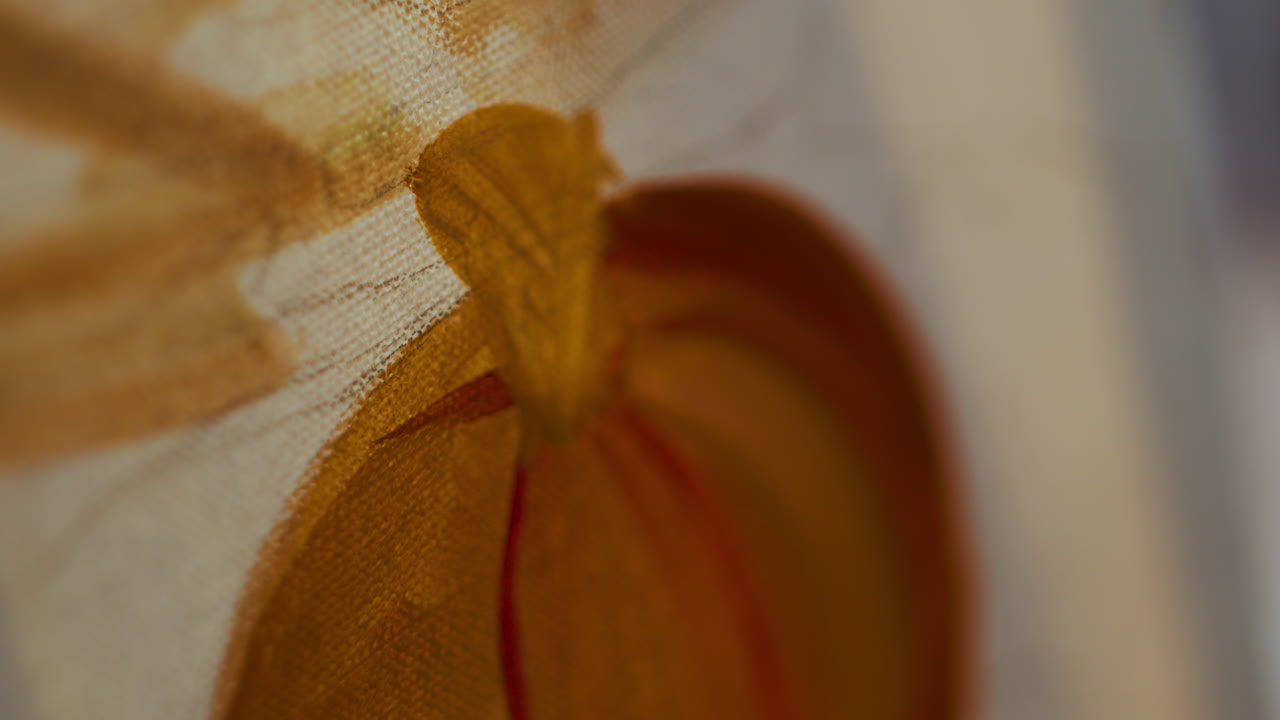 캔버스에 그림을 그리는 예술가