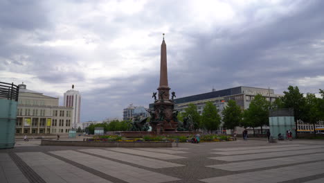 Mendebrunnen-On-Augustusplatz