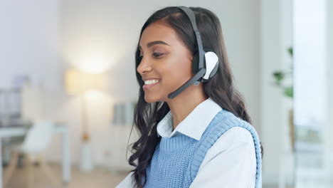 Friendly-call-center-agent-using-a-headset