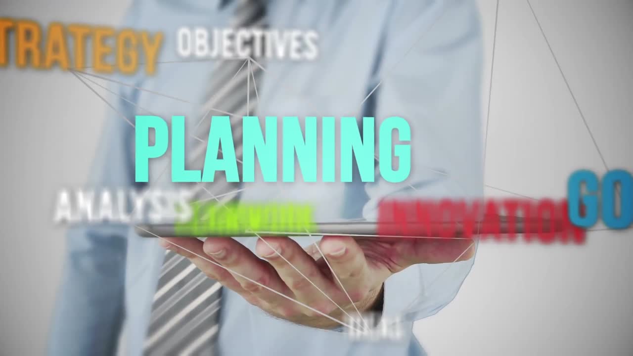 hombre de negocios usando una tableta para ver un holograma