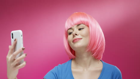 stylish woman woman wearing a pink wig