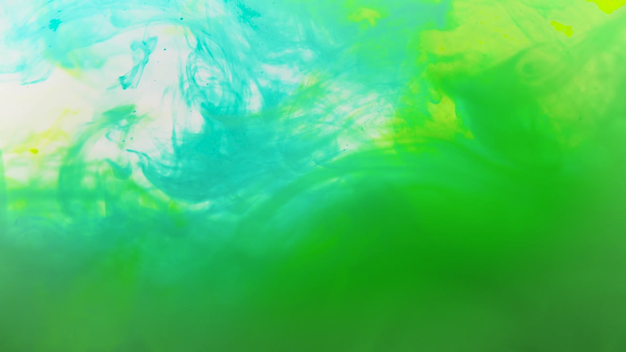 fondo abstracto. nubes de pintura de colores en el entorno acuático. tonos amarillo-azul y verde
