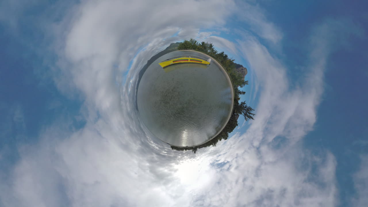 모리셔스의 해안과 바다와 산의 장면