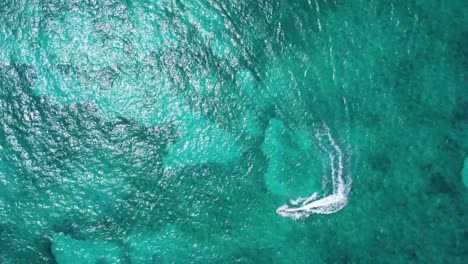 Bird-eye-aerial-over-turquoise-blue-waters-of-the-Caribbean-Sea,-near-Cancun's-hotel-zone