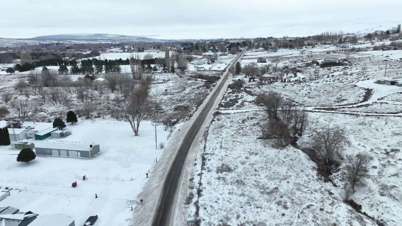 워싱턴 주 의 눈 으로 인 시골 도로 의 공중 사진
