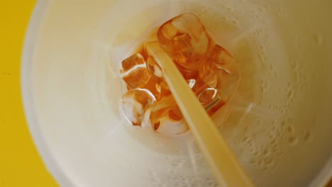 drink iced tea during lunch time