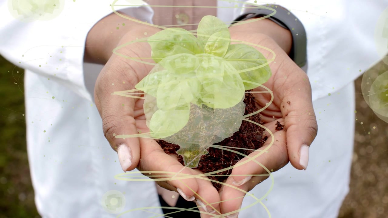 Donna in camice da laboratorio che tiene una piantina, con un'animazione che appare, spirali che salgono verso l'alto, mostrando l'agritech.