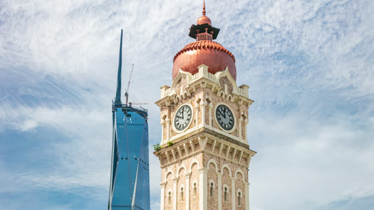 la torre del reloj del edificio del sultán abdul samad y el nuevo pnb118