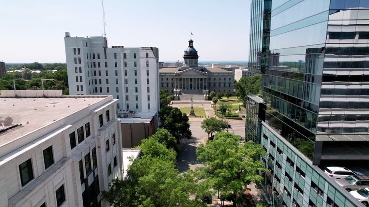 Ripresa aerea ravvicinata del Campidoglio dello Stato della Carolina del Sud, Columbia SC, Columbia Carolina del Sud in 4K