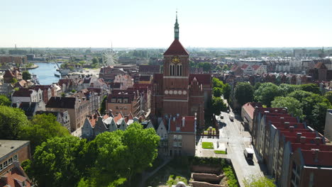 Exterior-View-Of-Gdansk-Main-Town-Hall-In-City-Of-Gdansk,-Poland