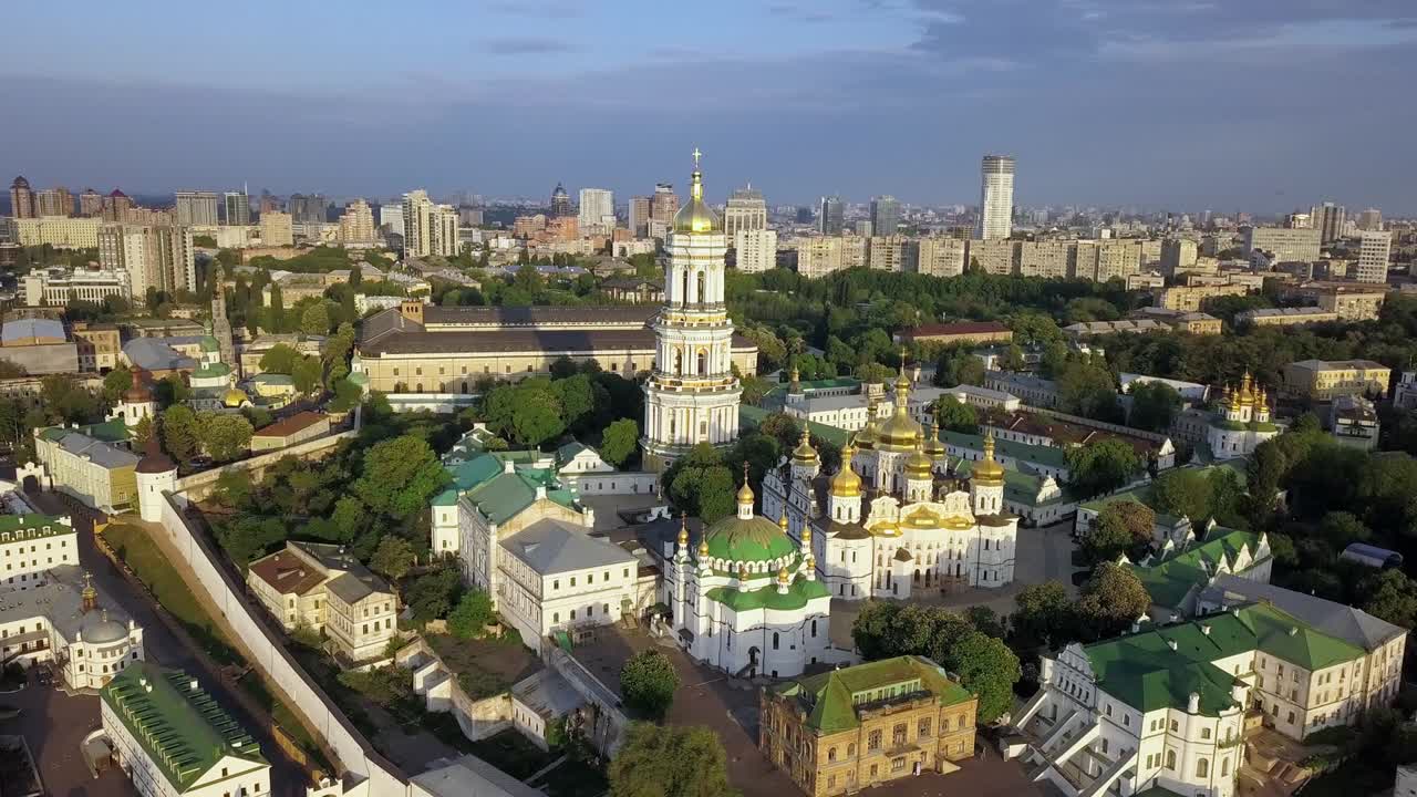 vista aérea del monasterio ortodoxo ucraniano lavra de kiev-pechersk