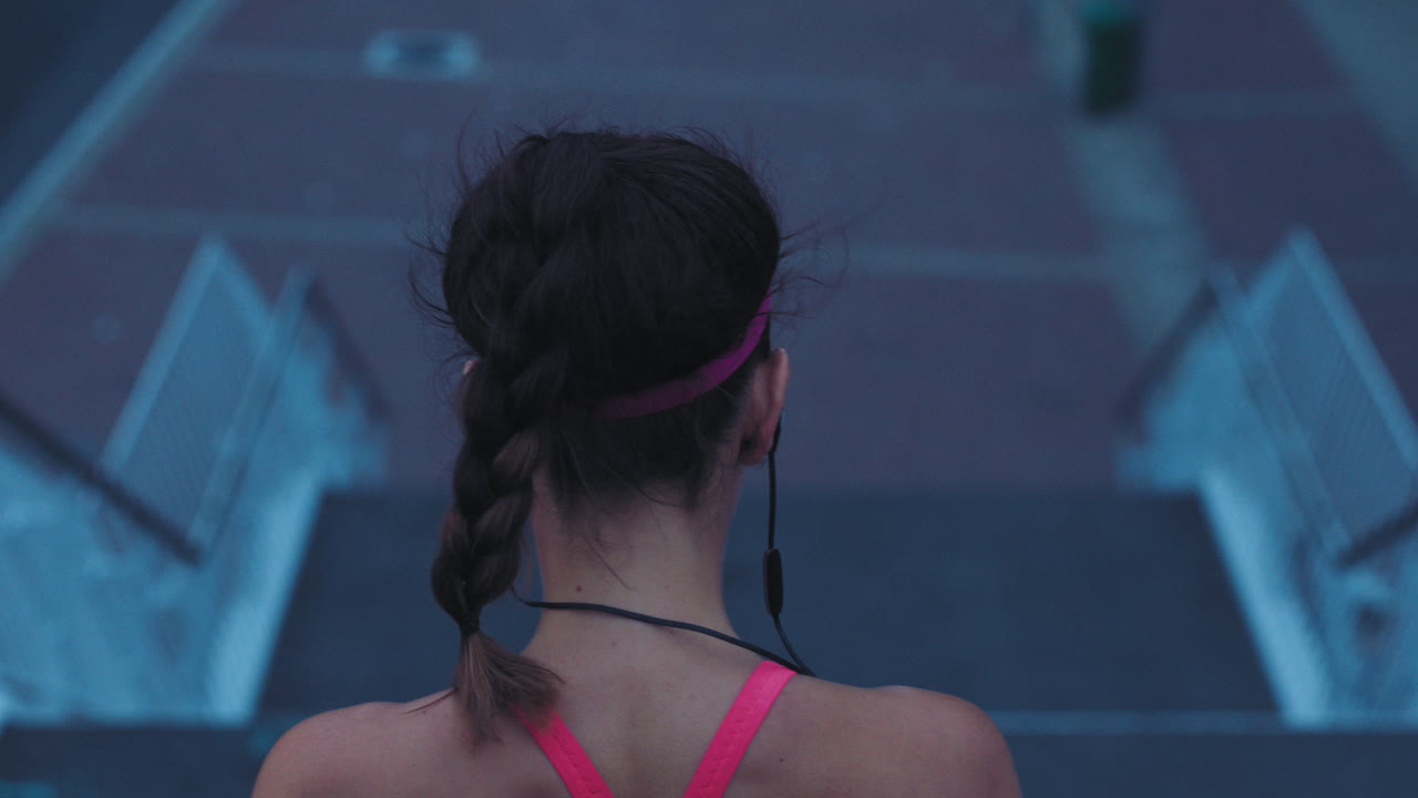 신체적 으로 활동적 인 운동 선수 가 체력 을 유지 하는 것