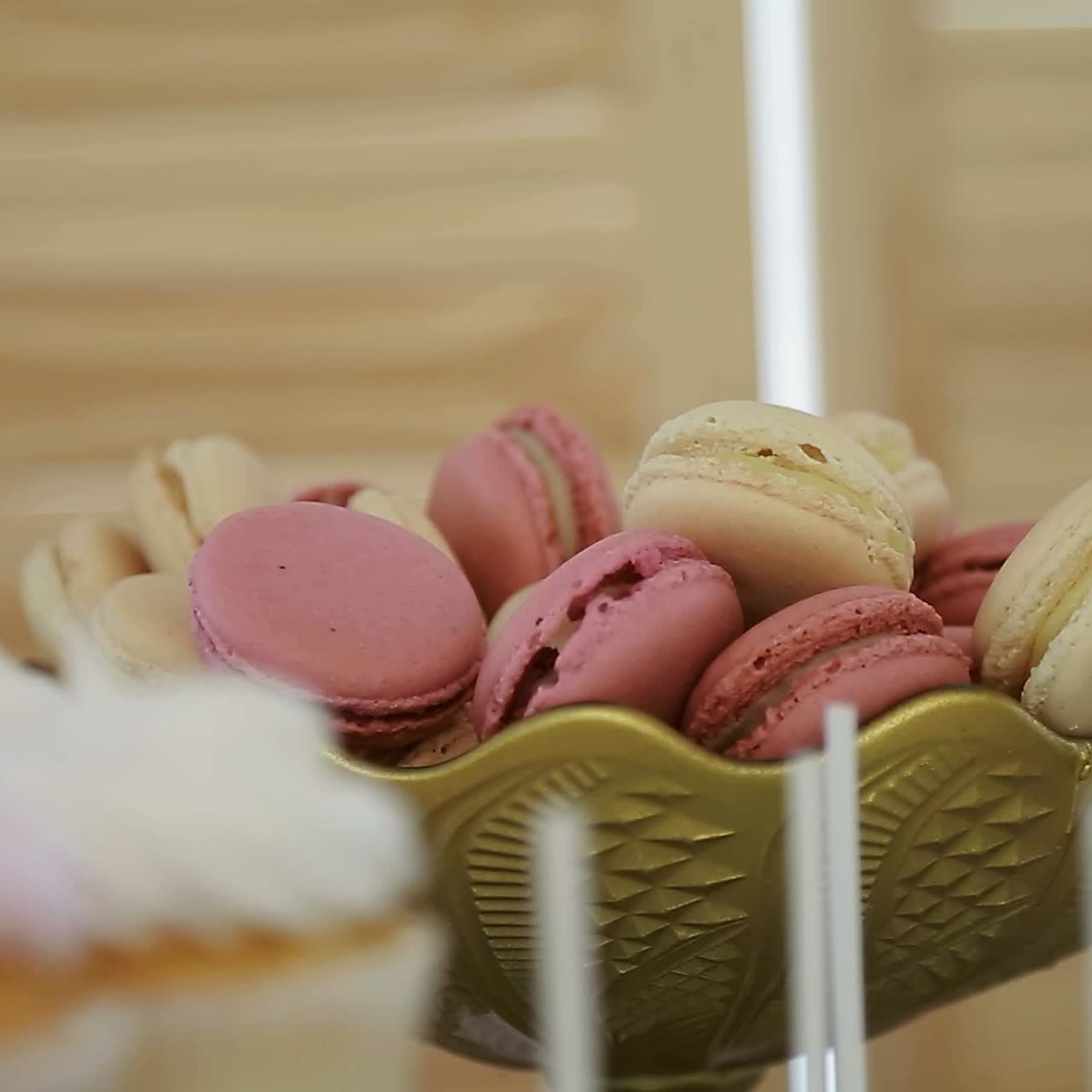 delicioso buffet dulce con pasteles