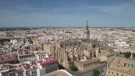 Aerial-shot-of-Seville-city-center-with-gothic-cathedral-and-famous-Giralda-bell-tower