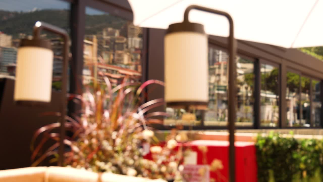 몬테 카를로 에 있는 레스토랑 의 흐릿 한 전망