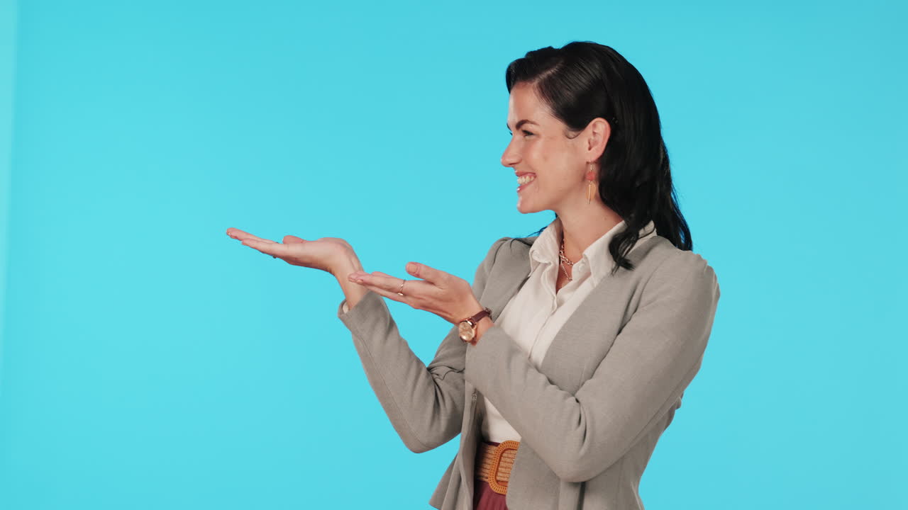 retrato, mujer de negocios y manos para mostrar la elección