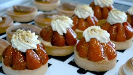 pastel de fresa y merengue