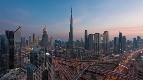 Timelapse-Del-Atardecer-En-El-Centro-De-Dubai-Con-Nubes