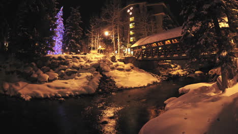 Lapso-De-Tiempo-Nocturno-De-Gore-Creek-Que-Fluye-A-Través-De-Vail-Colorado-1