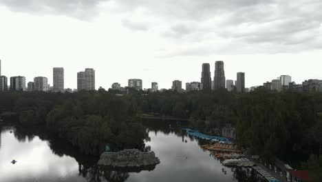 Horizonte-Urbano-De-La-Ciudad-De-México-Cdmx,-Drone-Aéreo-Del-Parque-Chapultepec