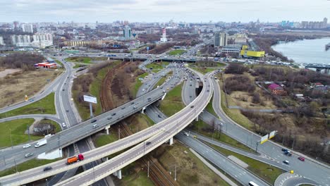 vista aérea de una intersección de autopista