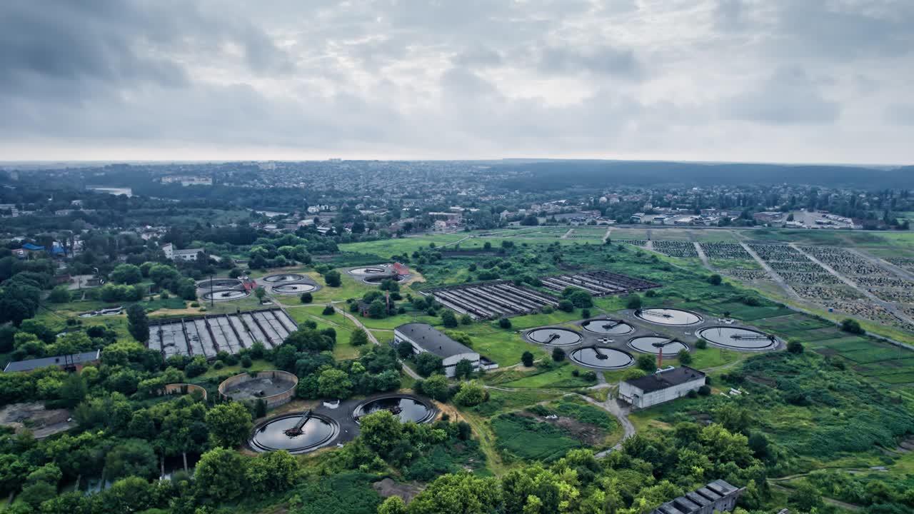 Outdoor wastewater cleaning complex