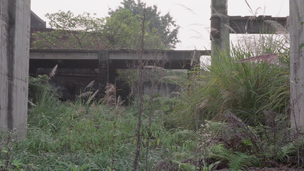 한때 찬란했던 공장 작업실