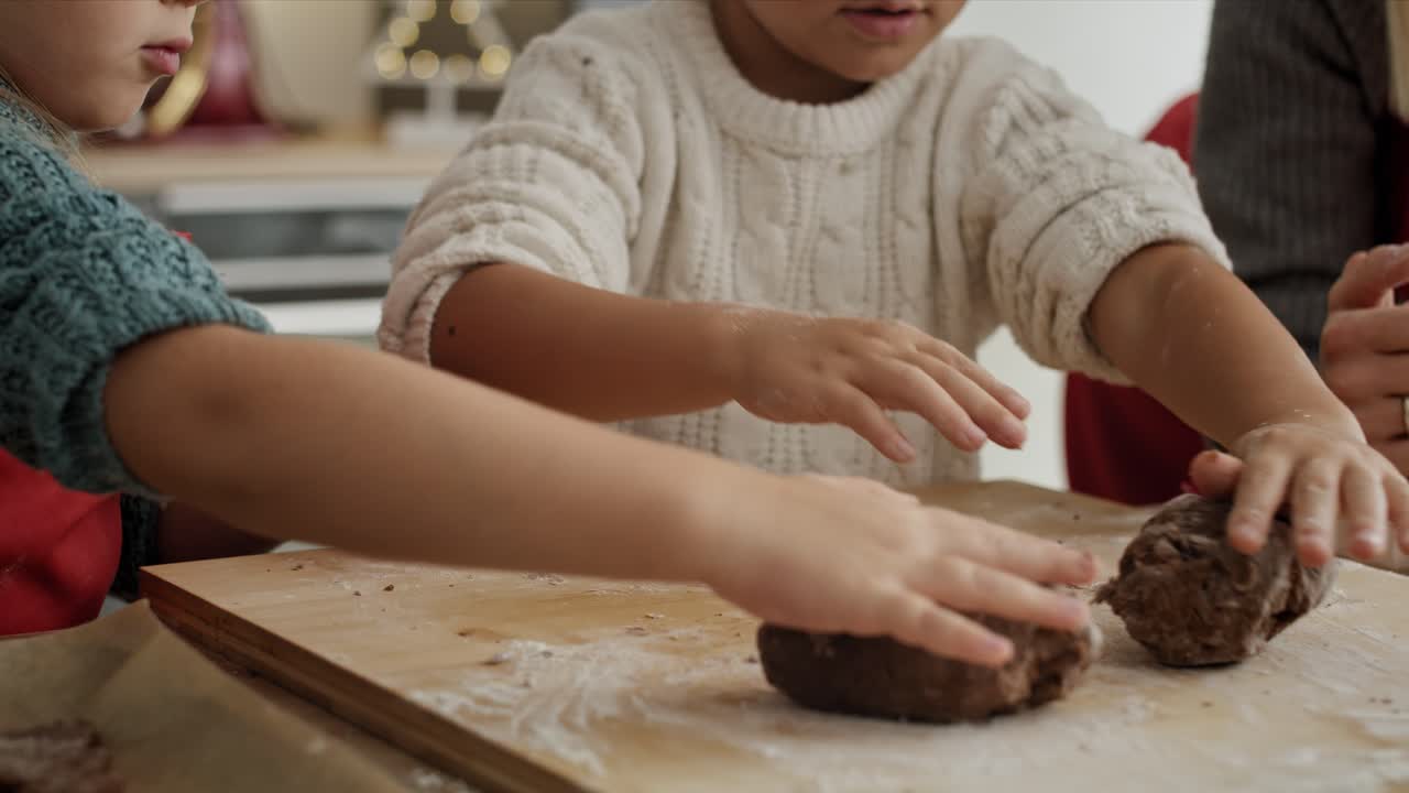 Video of children preparing cookies with gingerbread pastry
