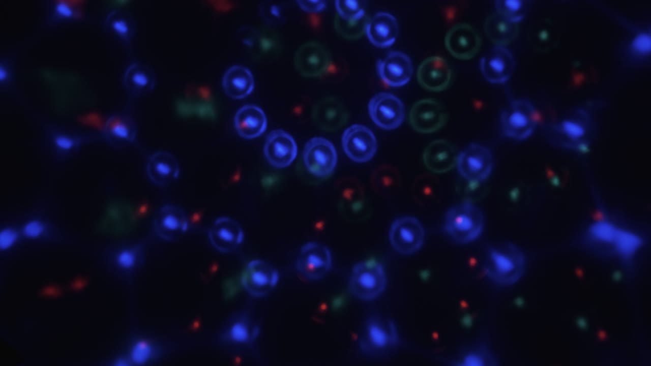 rotación de luces azules, rojas y verdes. luz multicolor abstracta.